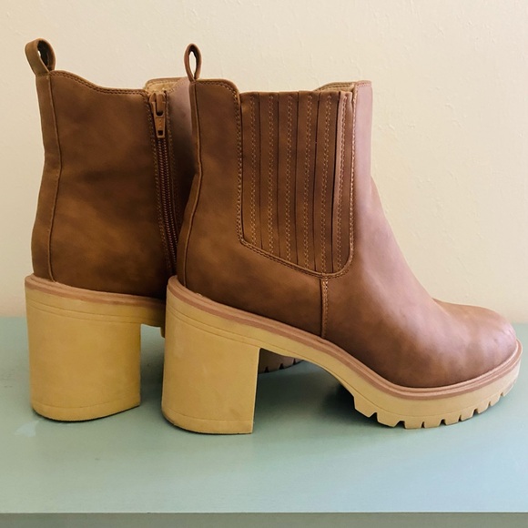 DV by Dolce Vita Jade / Jetta Bootie Size 10 Camel EUC - Picture 6 of 16